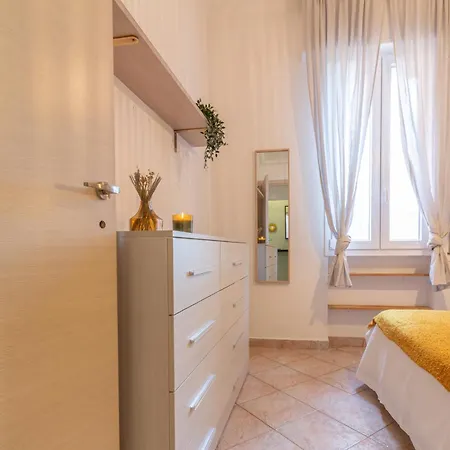 Διαμέρισμα 2 Steps Away From With Private Parking *