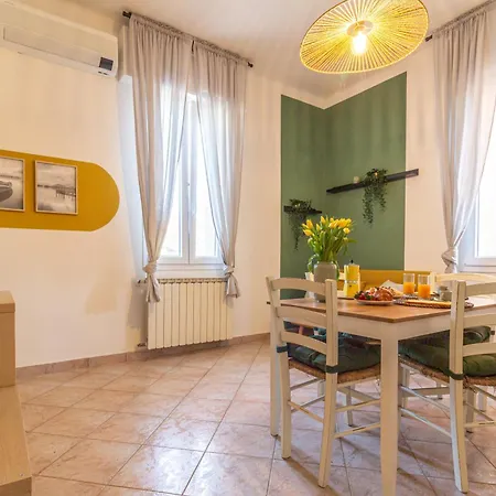 2 Steps Away From With Private Parking Appartement