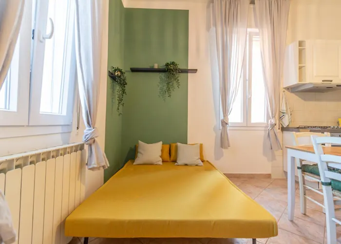 2 Steps Away From With Private Parking Apartmán