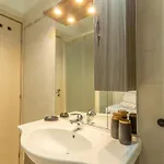 Apartment 2 Steps Away From With Private Parking *
